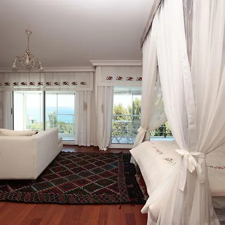 Alti Butik Bed and breakfast Çeşme